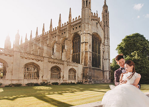 couple pose in front of cambridge cathedral