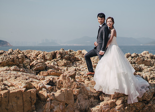 couple posing during pre wedding on rocks